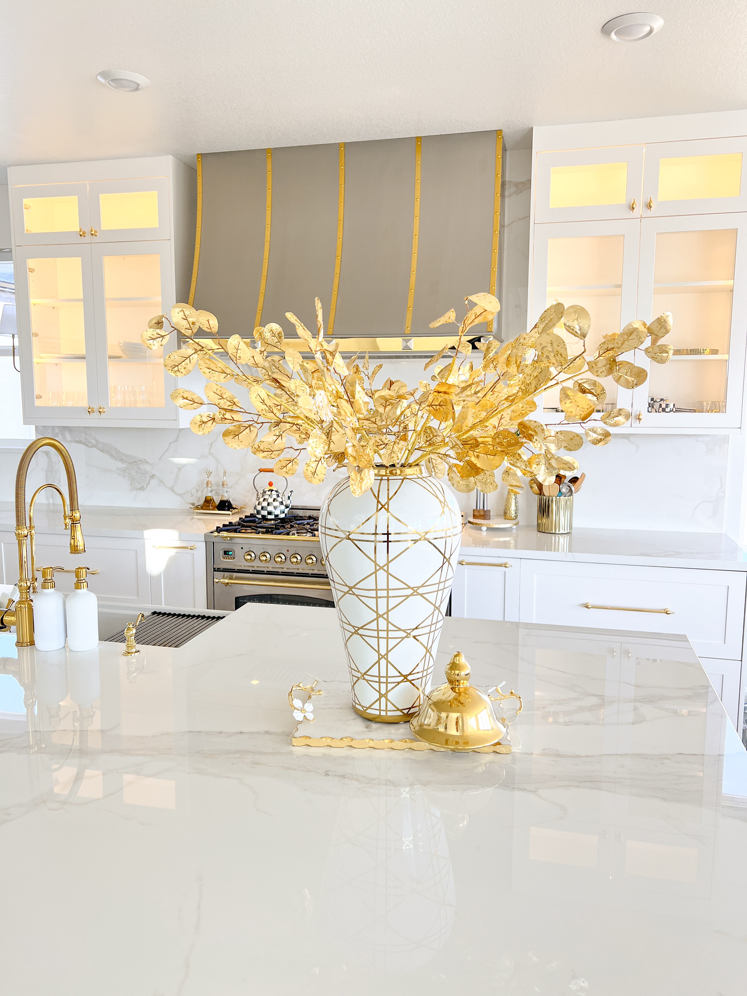 White and Gold Pattern Ginger Jar