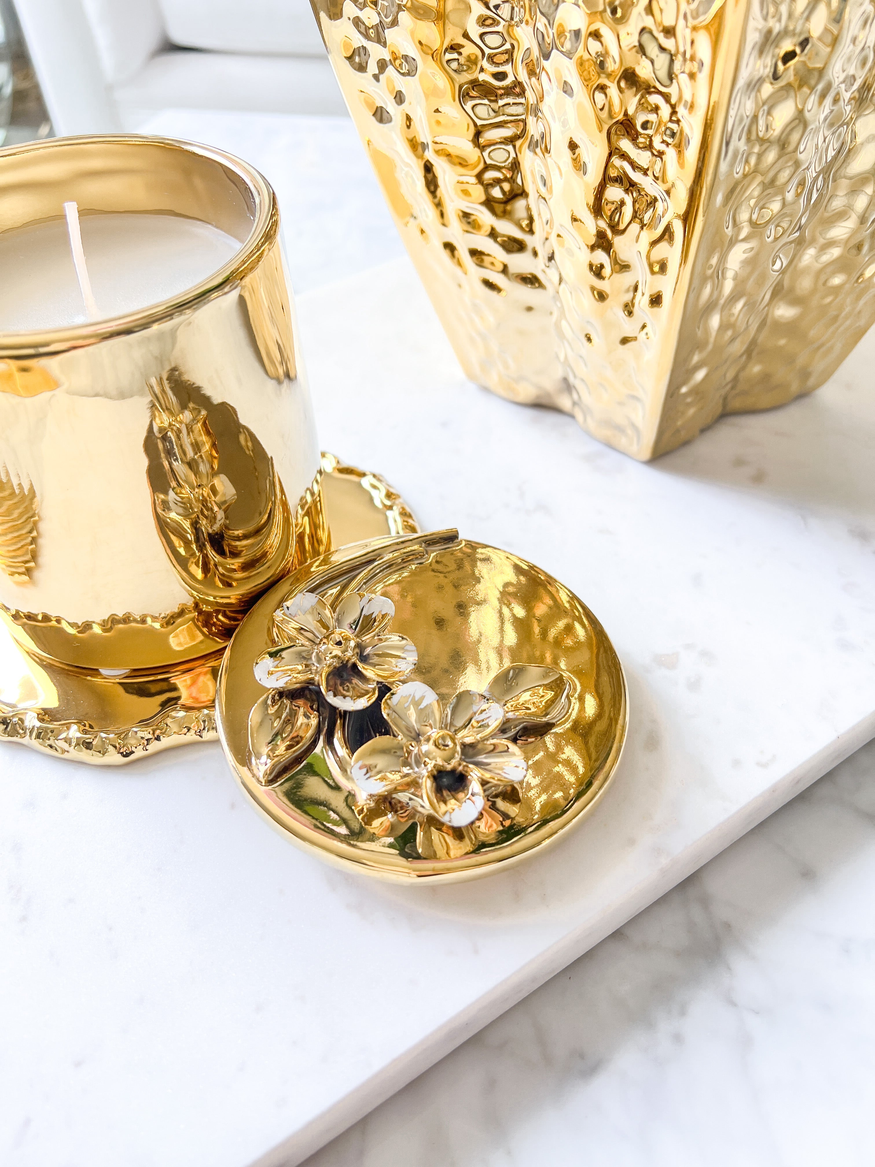 Gold Ceramic Candle With Flower Detail - HTS HOME DECOR