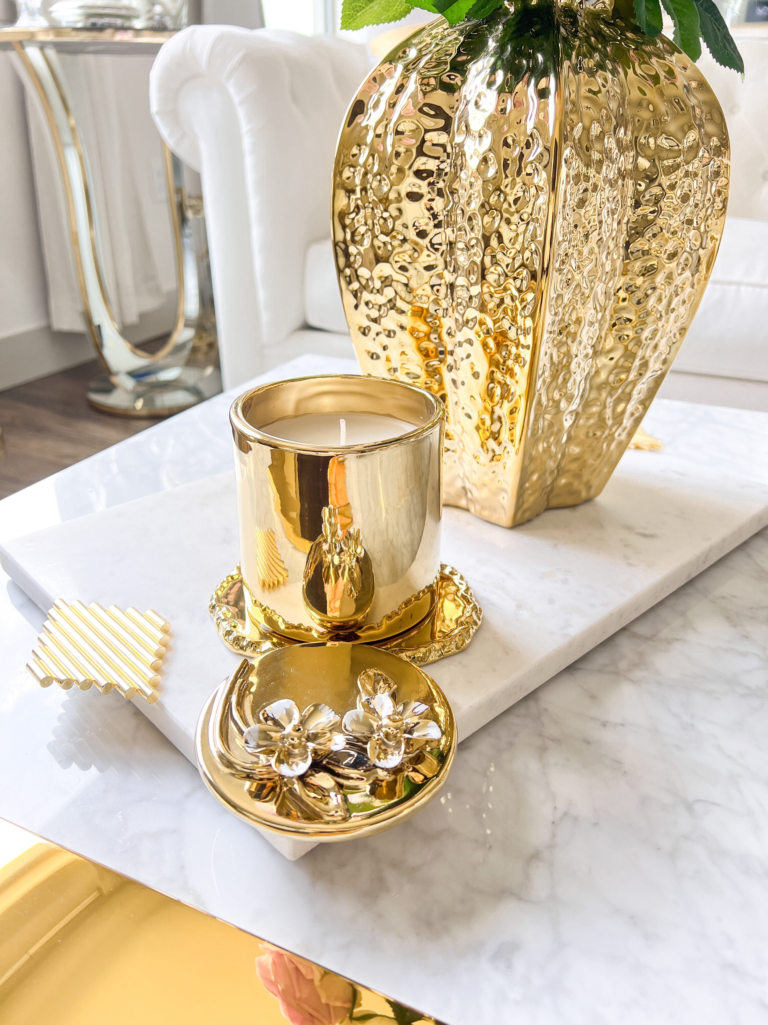 Gold Ceramic Candle With Flower Detail - HTS HOME DECOR