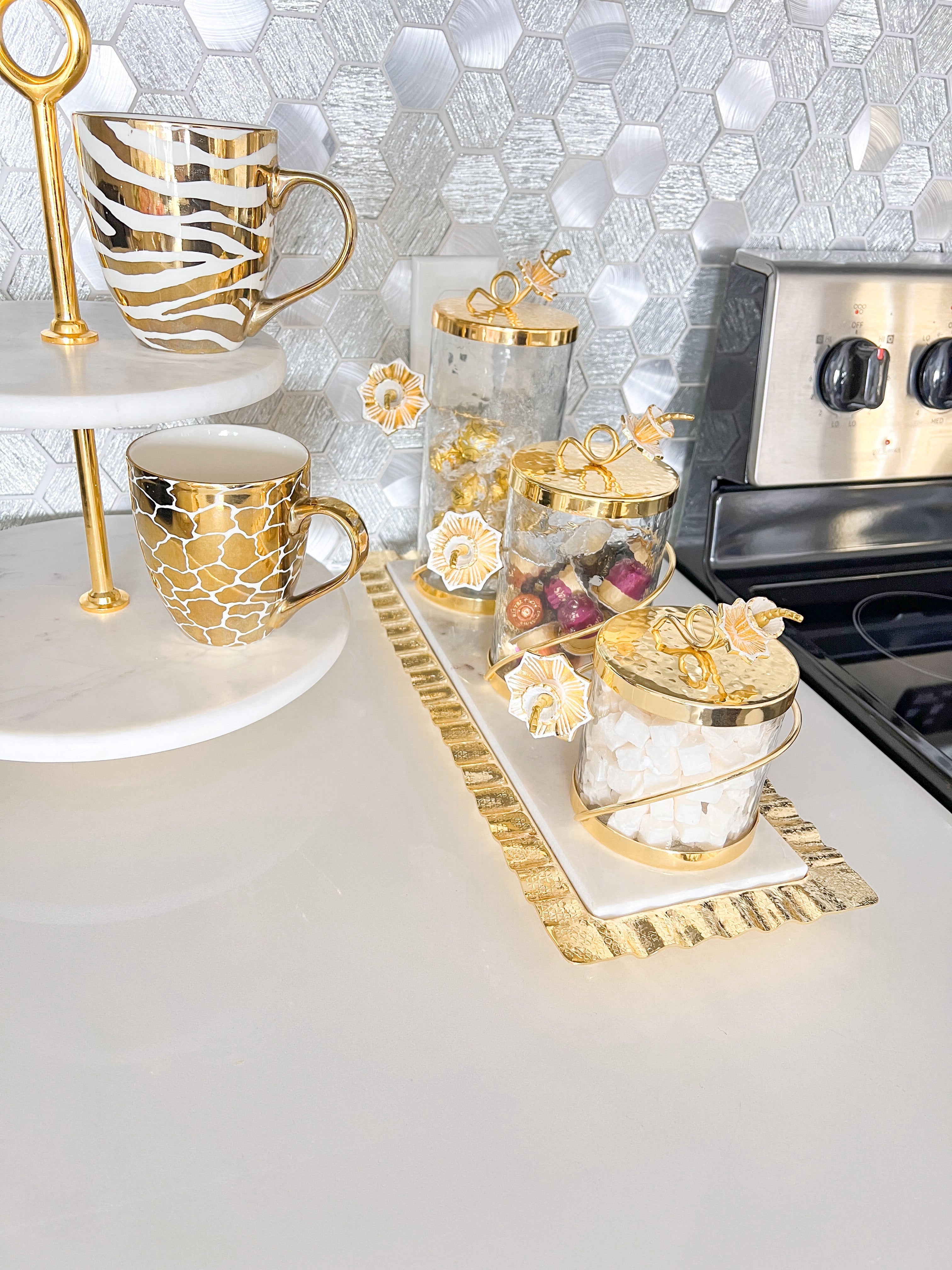 Gold Ripple Edge Marble Tray - HTS HOME DECOR