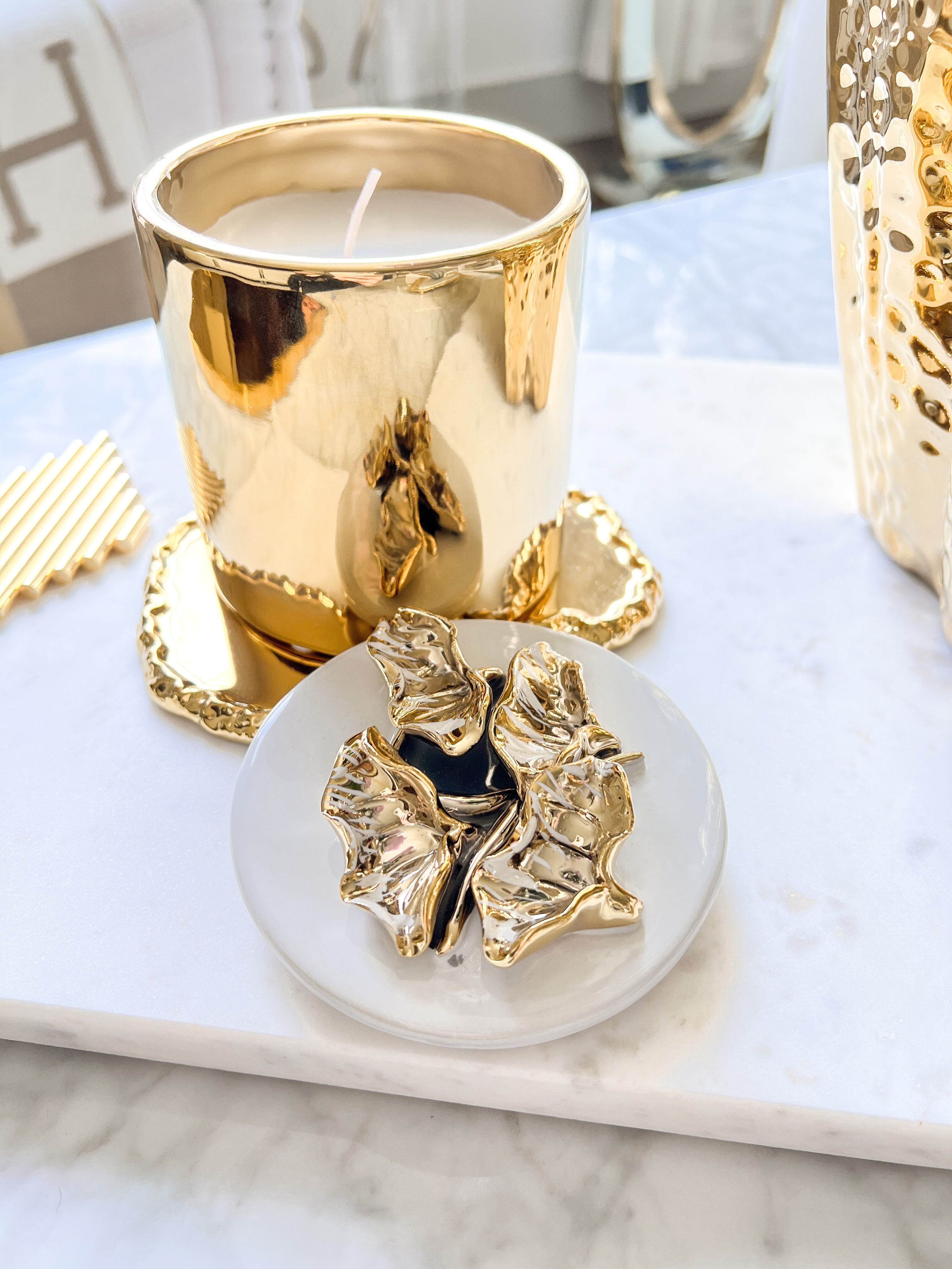 White and Gold Floral Candle - HTS HOME DECOR