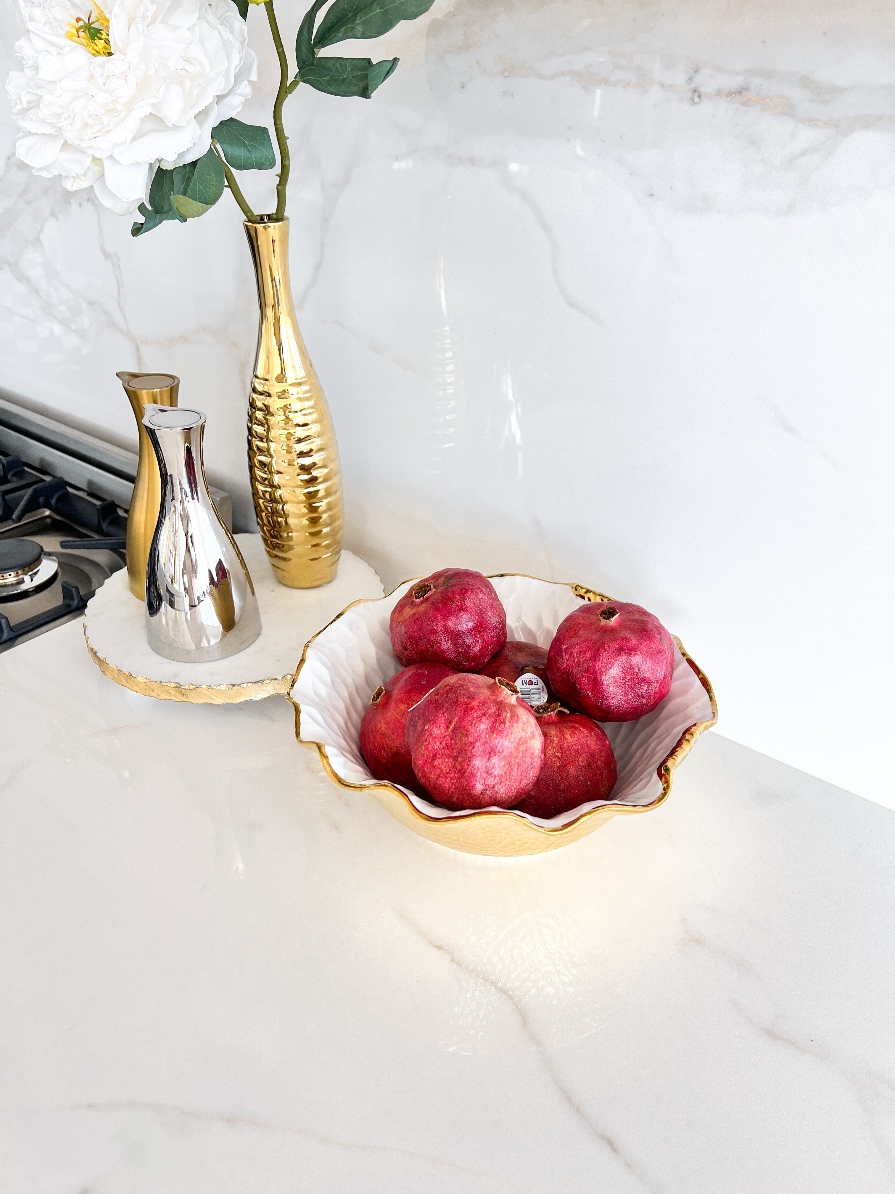 White and Gold Textured Scalloped Fruit Bowl