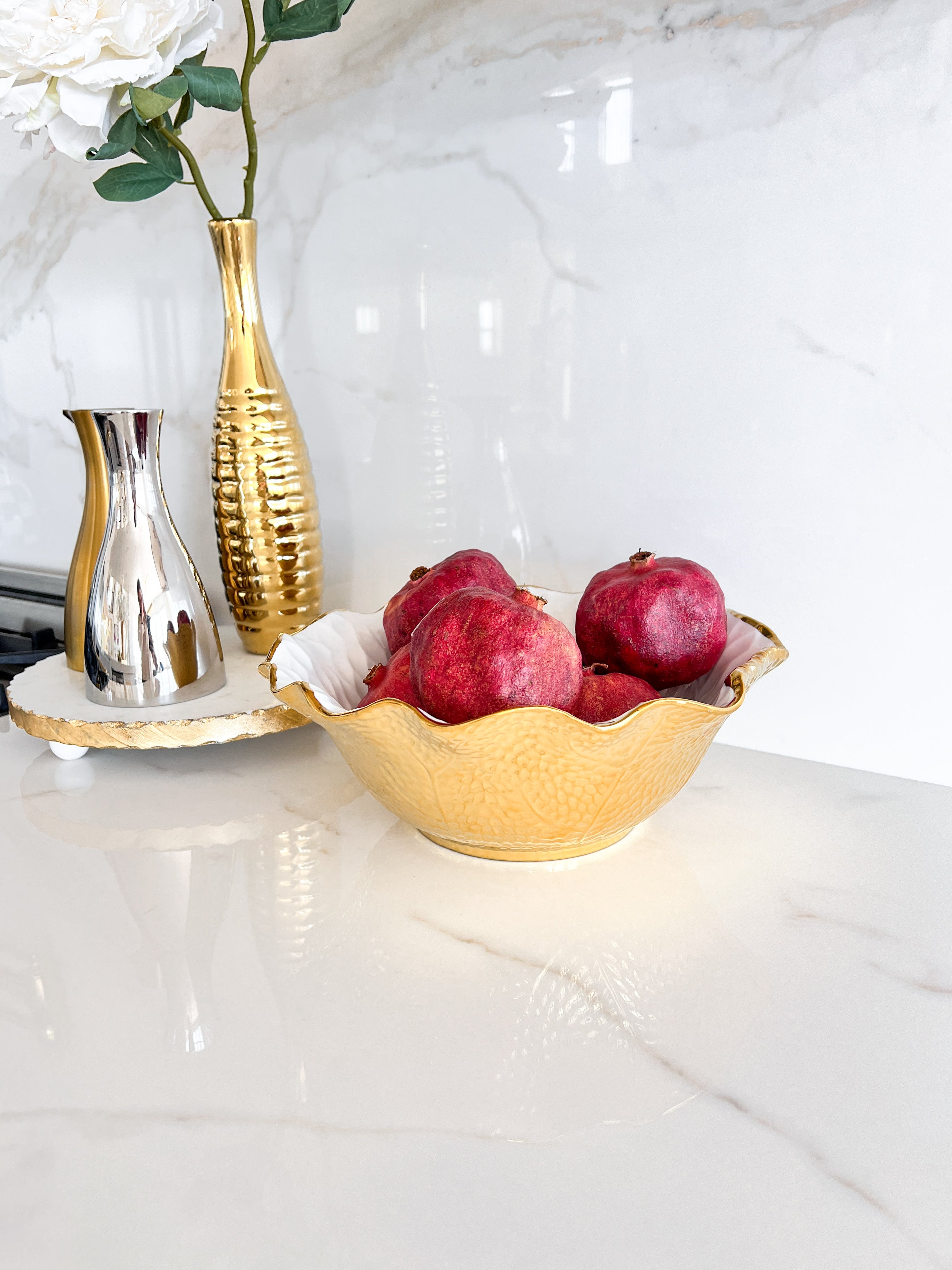White and Gold Textured Scalloped Fruit Bowl