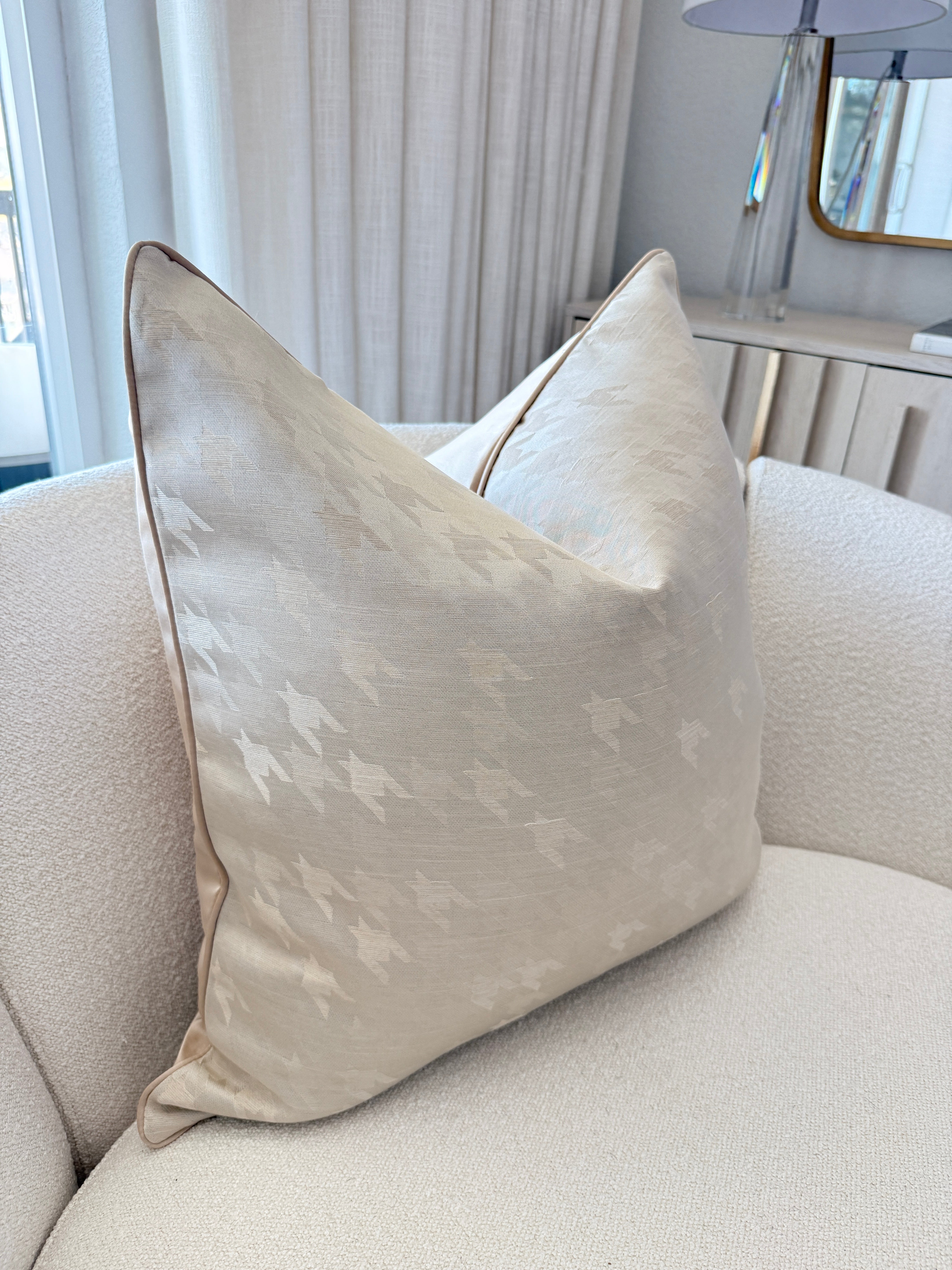 Champagne Hound Tooth Pattern  Throw Pillow Cover