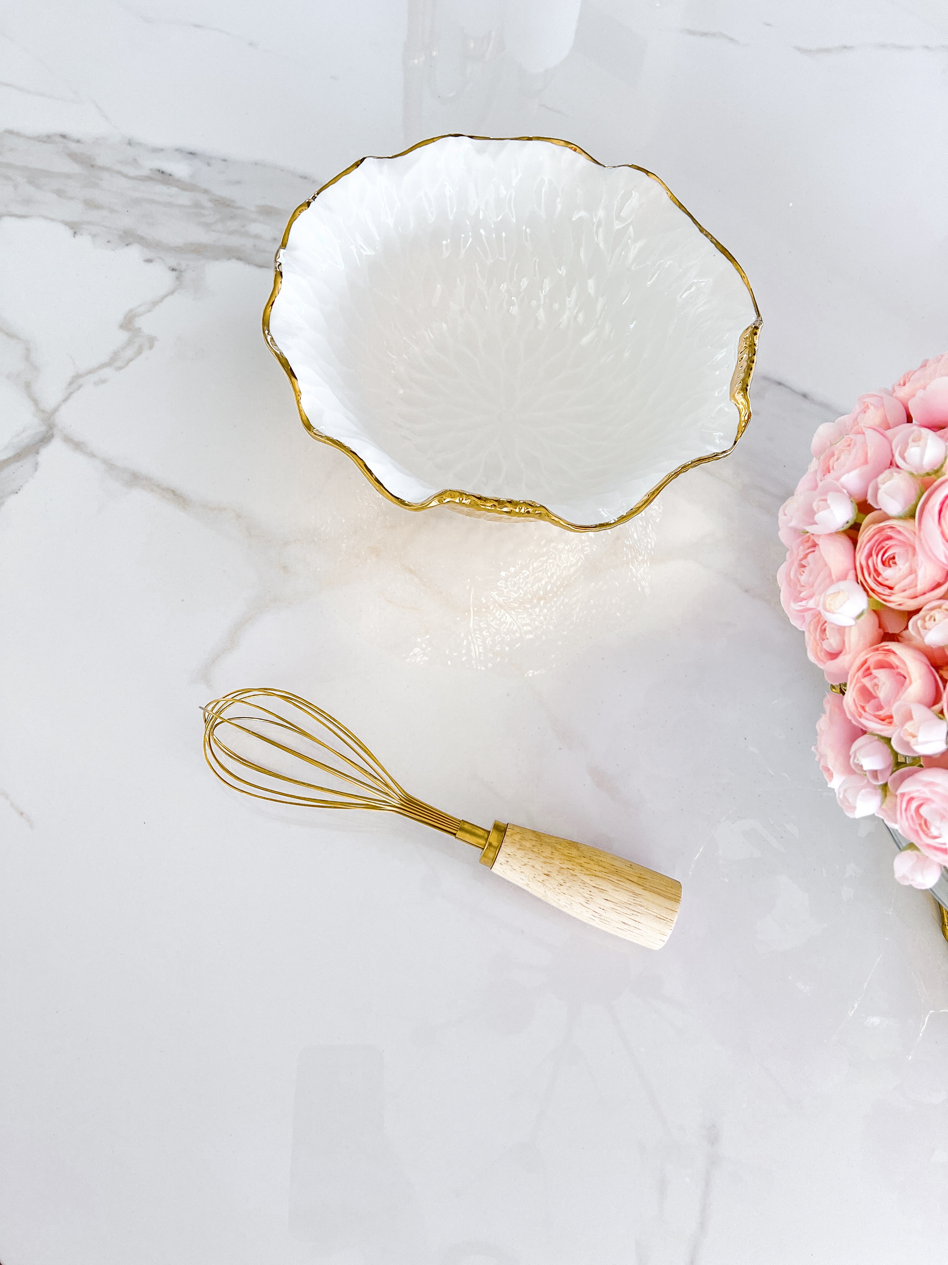 White and Gold Textured Scalloped Salad Bowl