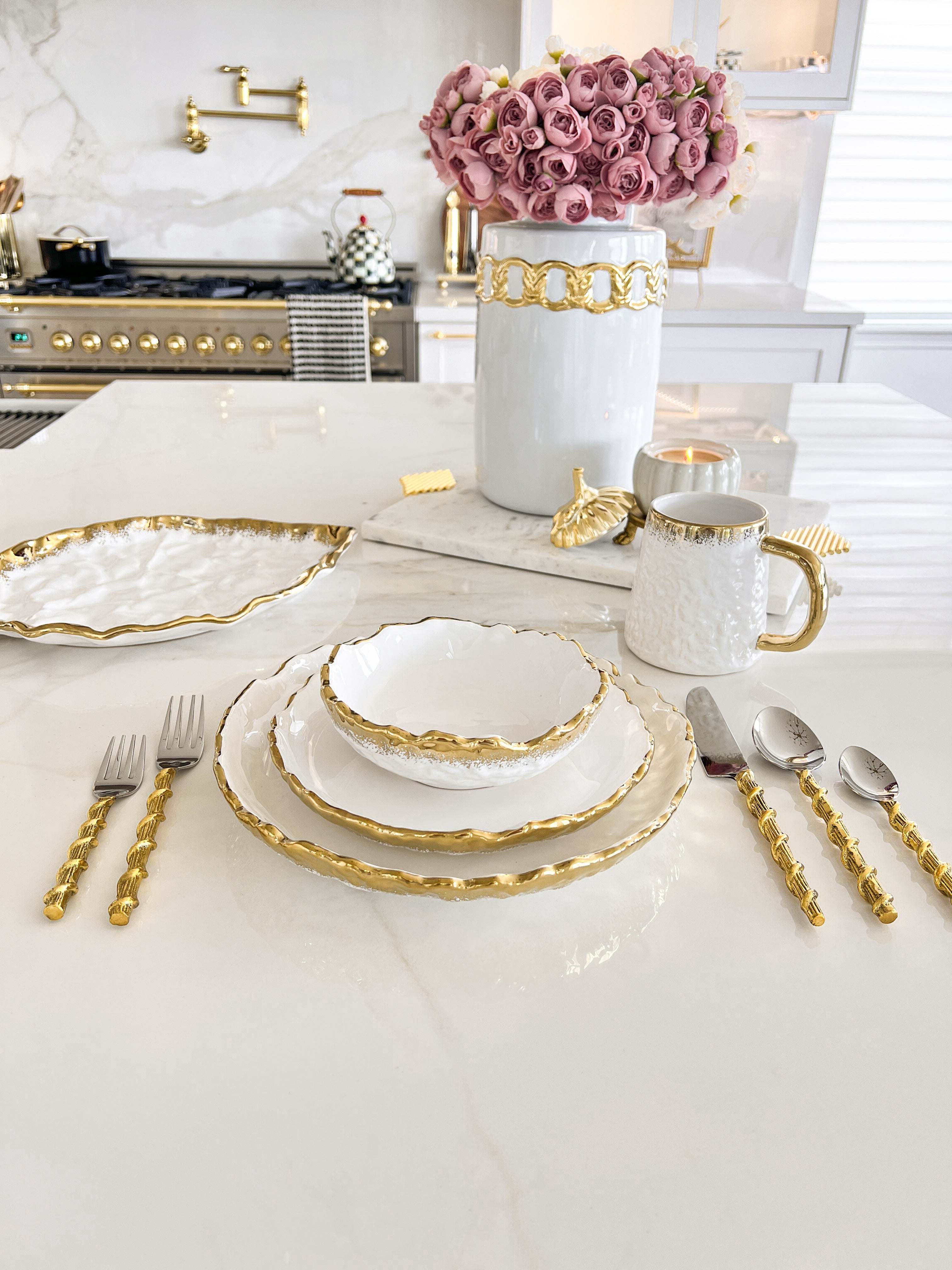 White and Gold Wavy Edge Dinnerware 4 pcs Set