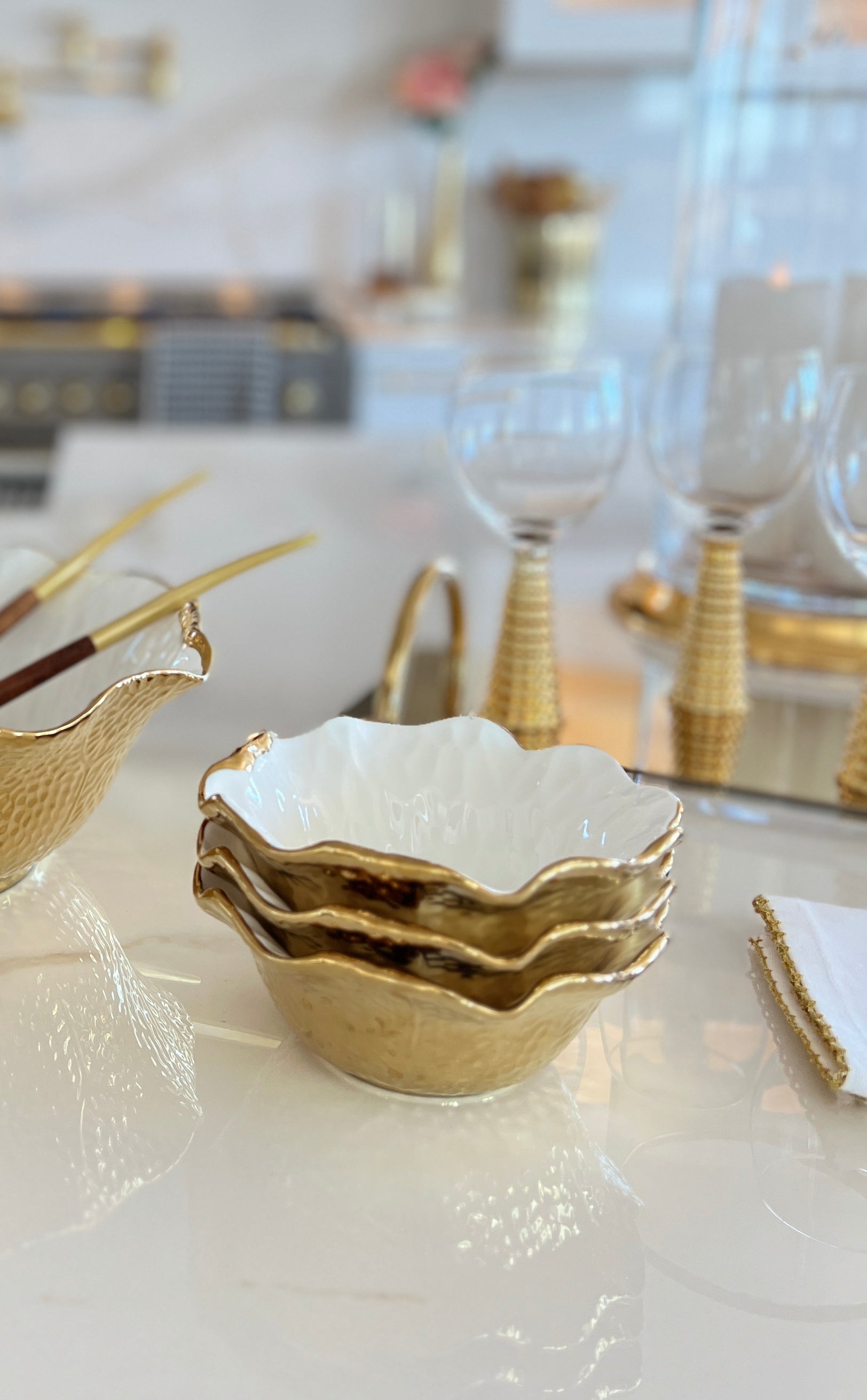 White and Gold Textured Scalloped Bowl