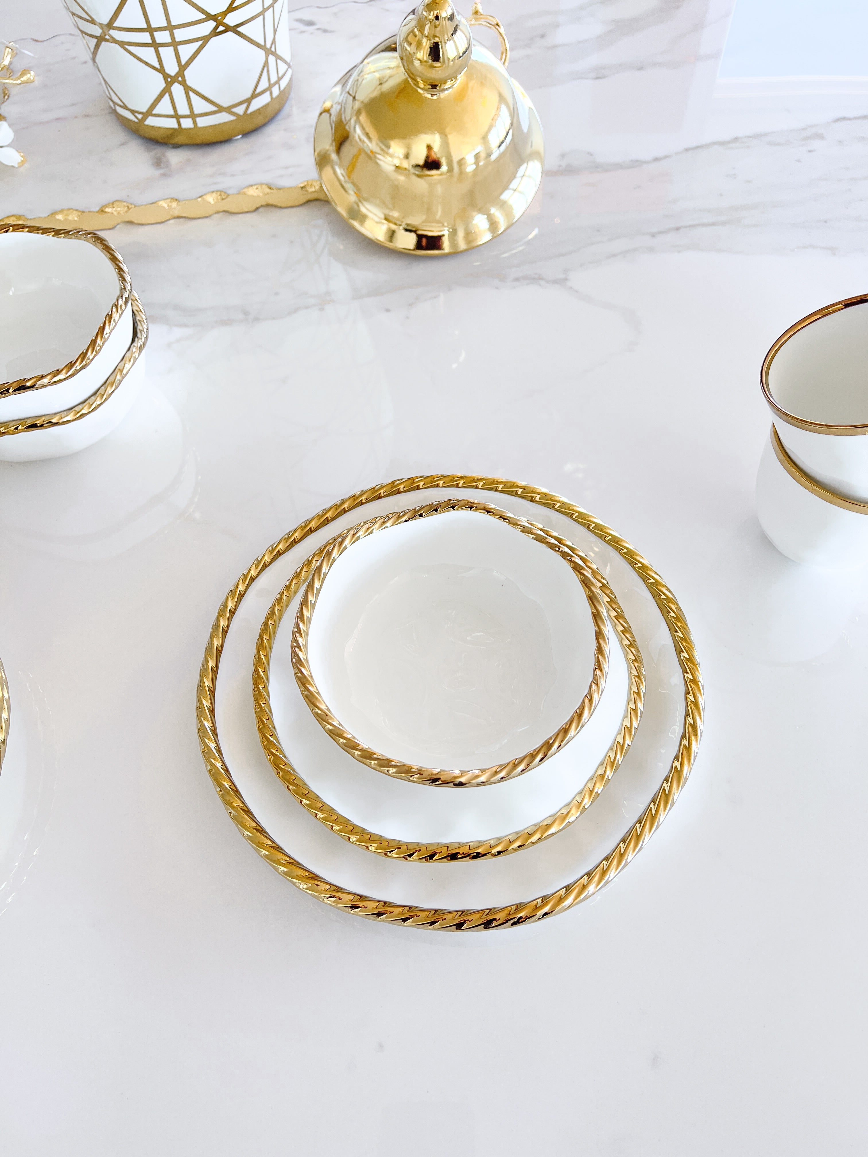 White With Gold Twisted Rope Dinnerware