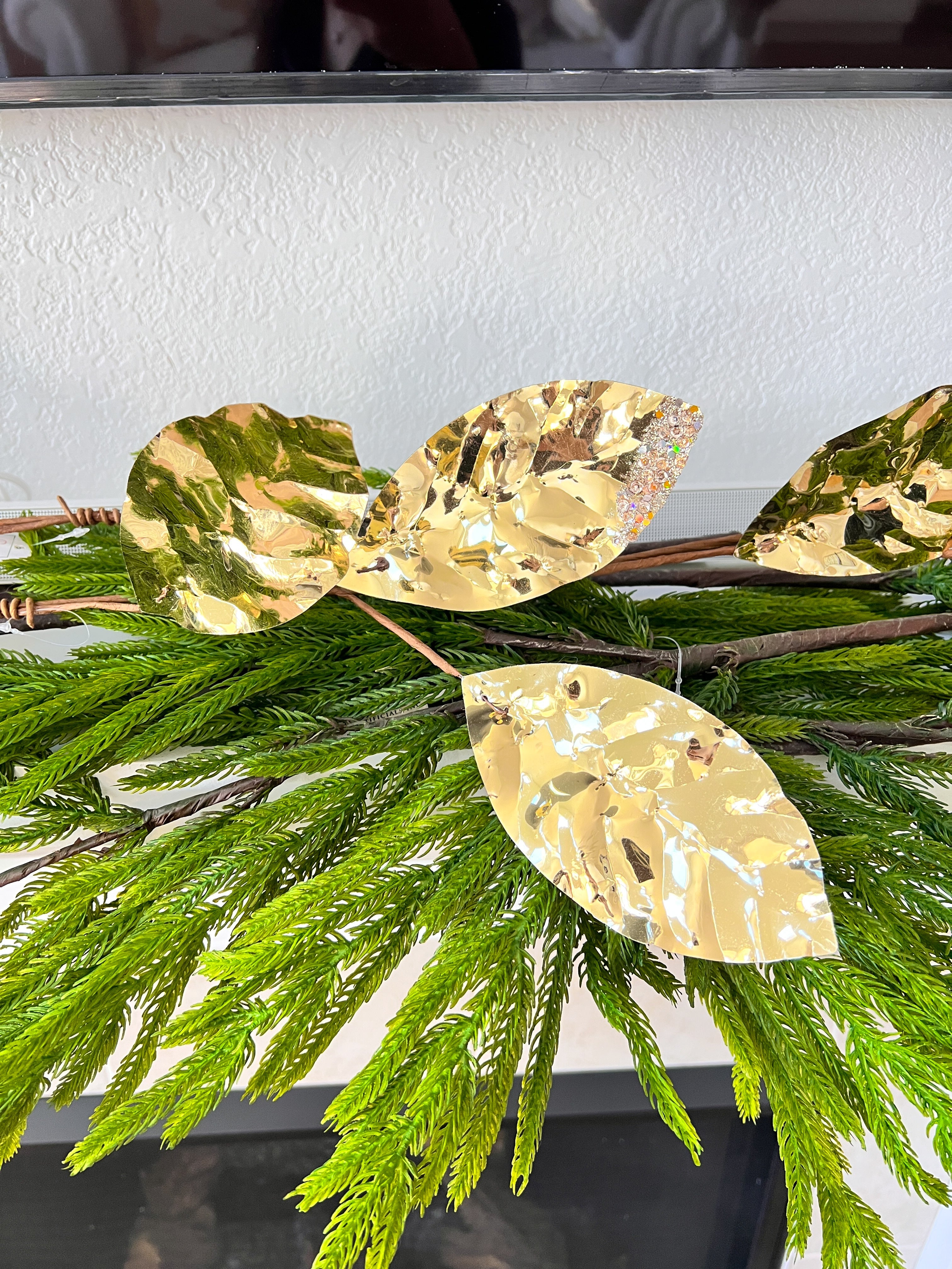 Metallic Gold Leaf Garland - HTS HOME DECOR