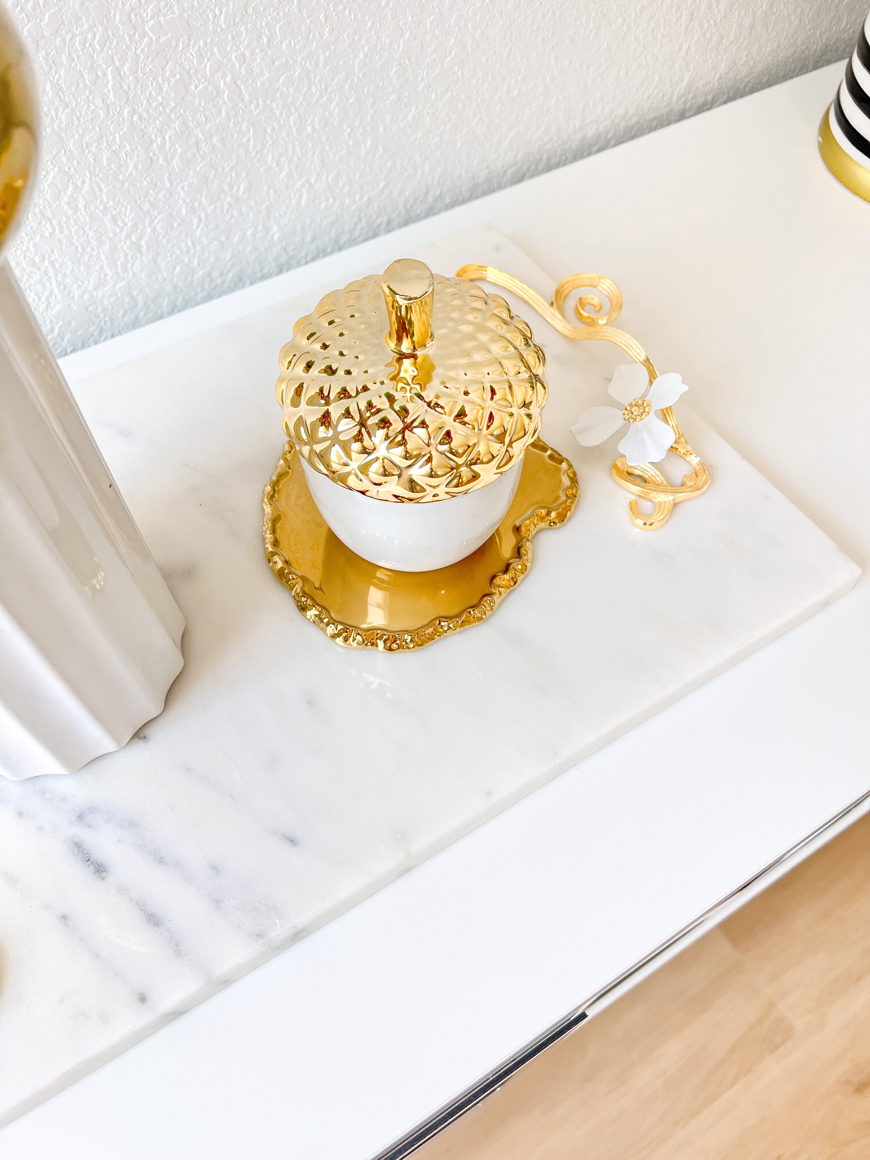 White and Gold Acorn Fall Candle (Two Styles) - HTS HOME DECOR
